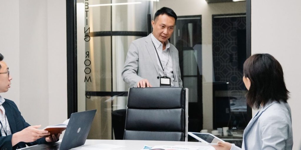 This article explains how AI is reshaping website creation in 2026, showing the business benefits, the main technical approaches, and the risks leaders must man...