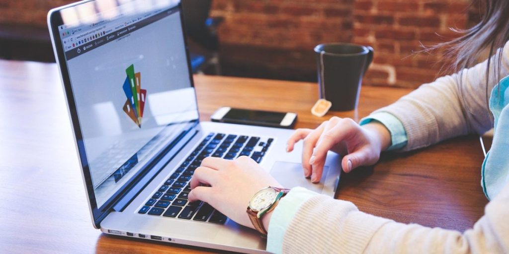 This article explains why reviewing vendor tech packs for AI and software matters now and shows a practical way to evaluate them. It defines a tech pack as the...