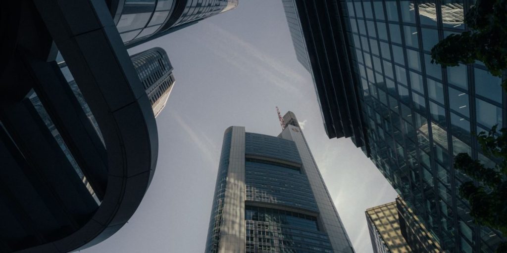This article explains why Cascadia — the tech corridor from Vancouver, BC through Seattle to Portland — matters now and how its fast-growing tech clusters creat...