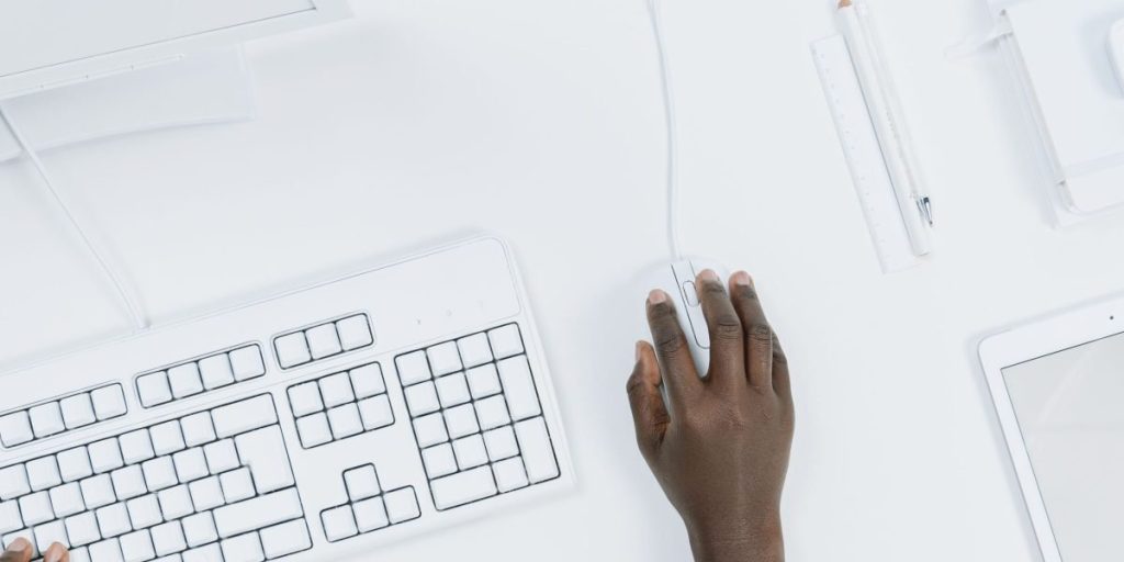 This briefing explains why "website AI maker" tools matter for executives, investors, and legal teams in 2026 and walks through what those tools do, how to eval...